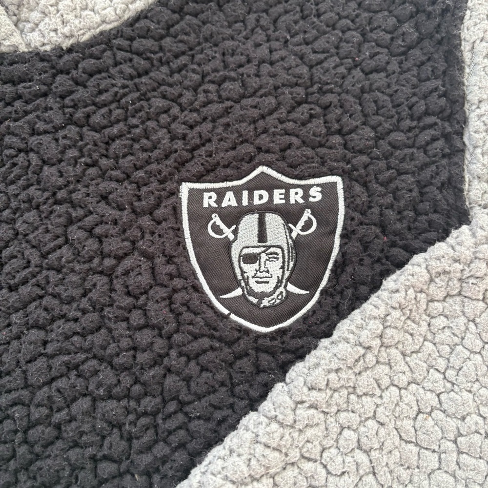 Las Vegas Raiders Two-Tone Sherpa Fleece Hoodie – Size L